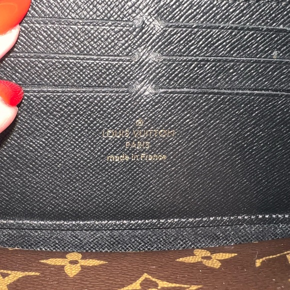 Louis Vuitton Zippy Wallet - Picture 13 of 15